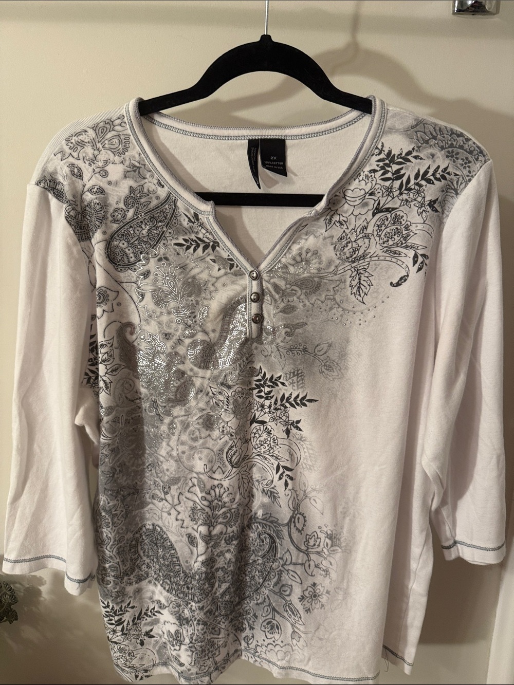New Directions White, Silver & Gray Paisley Henley with Metallic Accents 2X